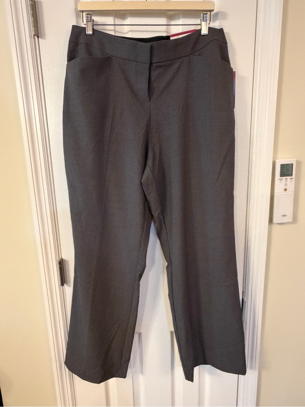 NWT Worthington Women’s Gray Straight Leg Dress Pants Petite 14P